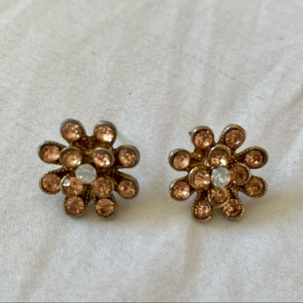 FLOWER STUD EARRINGS‎